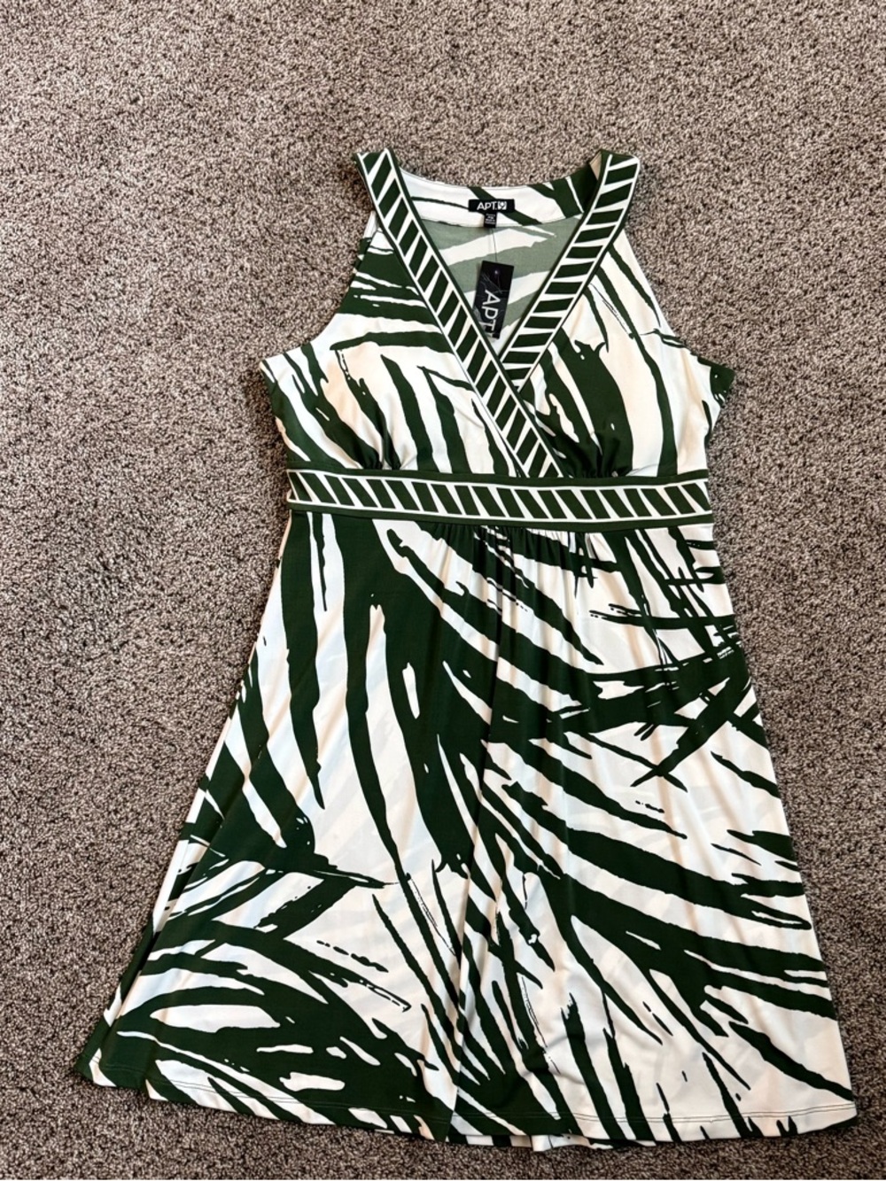 APT. 9 Green Palm Print Dress Sleeveless V Neck Flowy Summer Vacation Dress